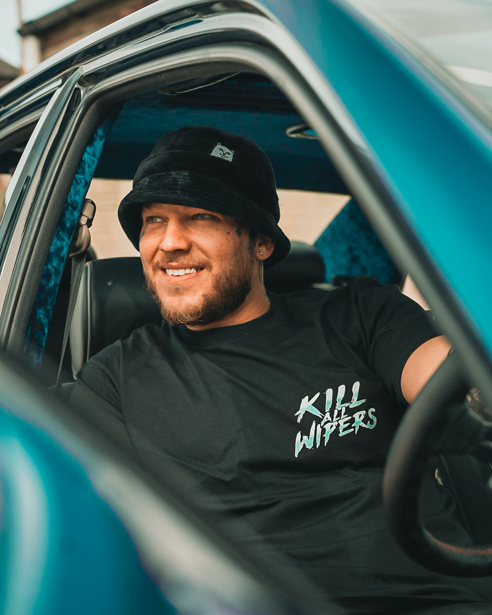 DON’T LOOK BACK - T-SHIRT